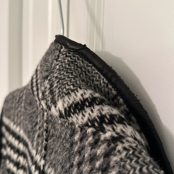 GUESS Houndstooth Coat ❗️Final Price❗️❗️❗️❗️ - Picture 10 of 11